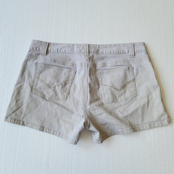 So Womens Chino Shorts Beige Stretch Low Rise Pockets Flat Front Juniors 9 - Picture 7 of 7